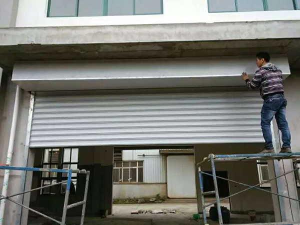 不銹鋼拉絲板門